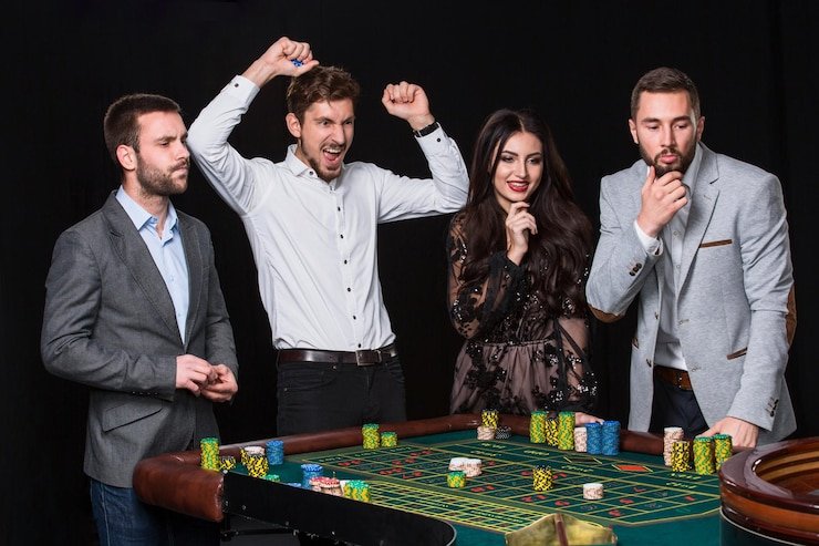 Antarmuka aplikasi mobile amor77 menampilkan meja live dealer blackjack dengan dealer profesional